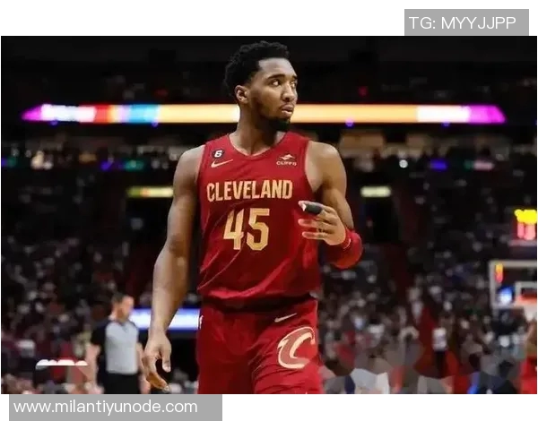 巨星表现！多诺万米切尔全场狂砍37分8篮板6助攻三分命中率高达55